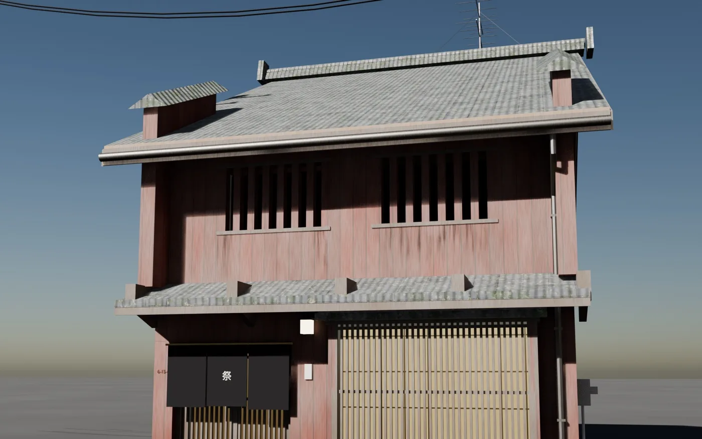 Machiya vieillie avec bois grisé et tuiles moussues